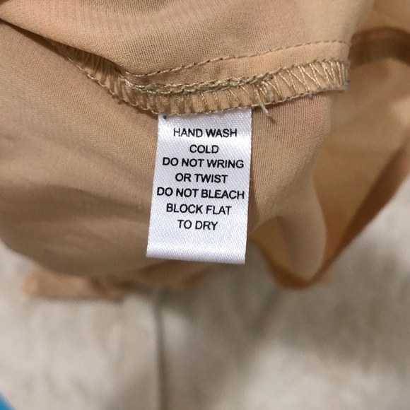 A simple shirt - Picture 3 of 4